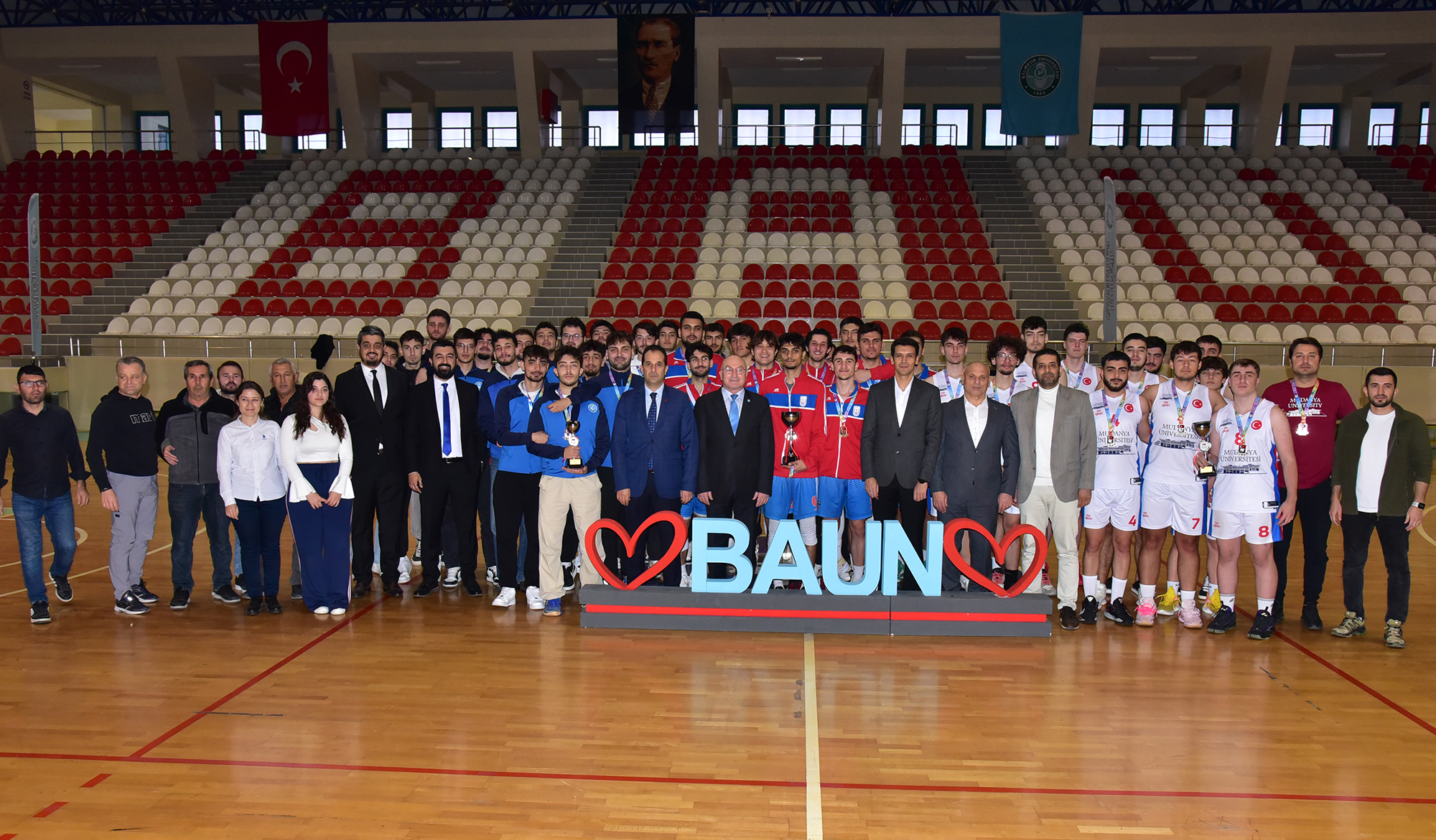 Üniversiteler Müsabakalarında Çifte Heyecan: Futbolda Balıkesir Üniversitesi, Basketbolda Muğla Sıtkı Koçman Üniversitesi Şampiyon