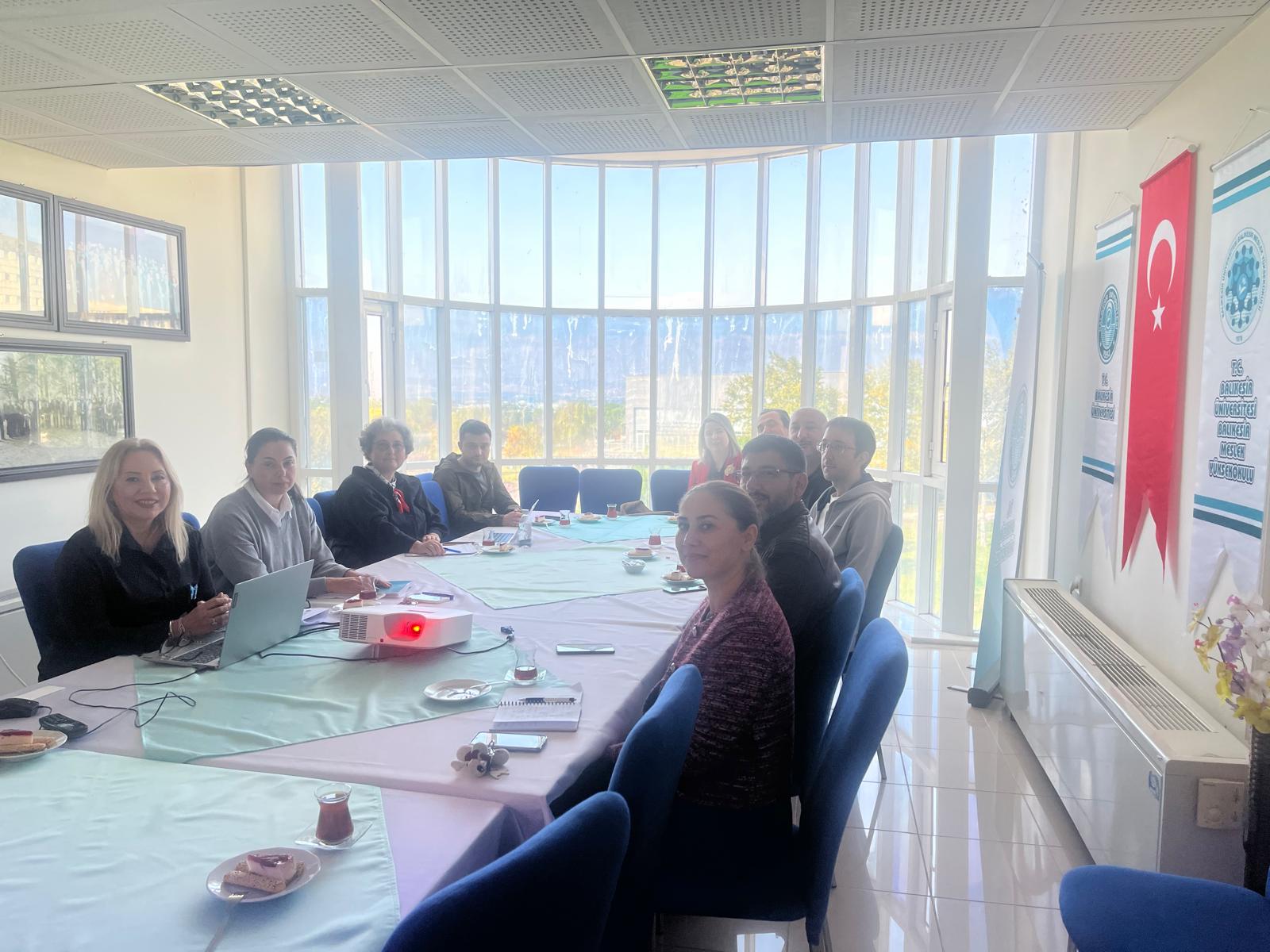 Balıkesir Meslek Yüksekokulu MEDEK Komisyonu Sürekli İyileştirme Toplantısını gerçekleştirdi.