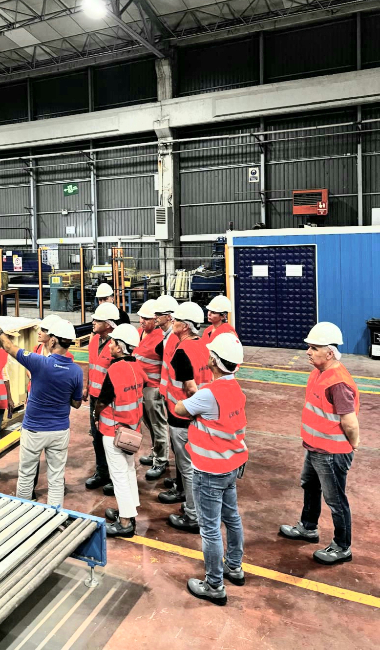 Balıkesir Meslek Yüksekokulu Öğretim Elemanları Assan Panel Fabrikasını ziyaret etti.