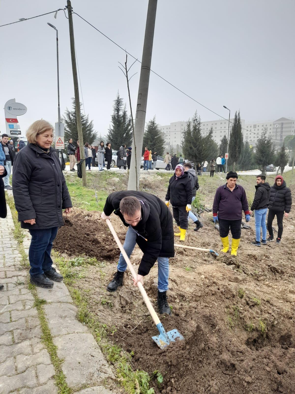 Merhum Prof.Dr. Mustafa Göktepe Anısına Hatıra Ormanı Fidan Dikimi Gerçekleştirilmiştir.