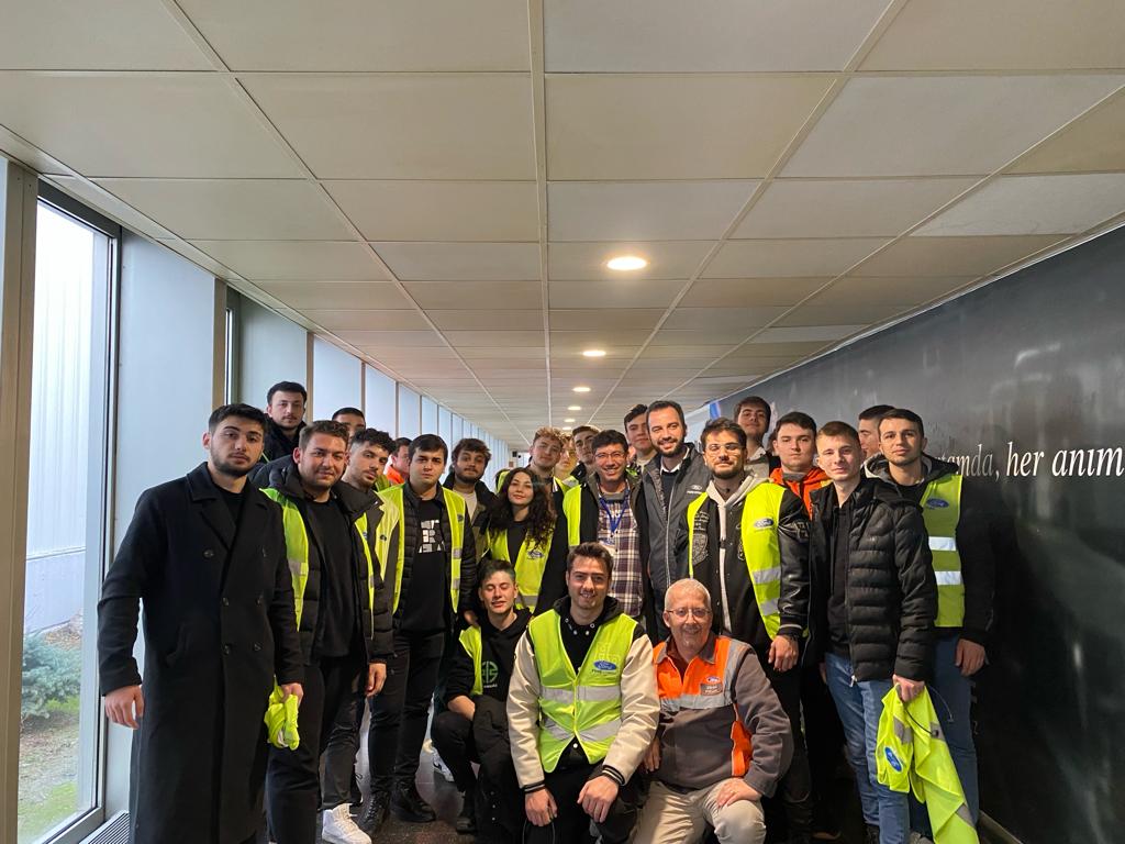Motorlu Araçlar ve Ulaştırma Teknolojileri Bölümü Eskişehir Ford Otosan Fabrikasına Teknik Gezi Düzenledi.