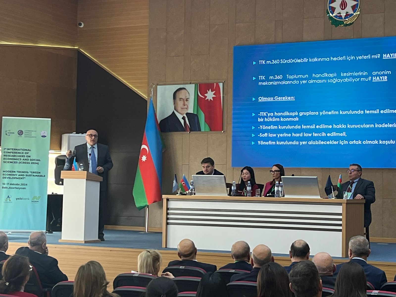  Dekan Vekili Prof. Dr. Mustafa Yasan Azerbaycan'da Bakü Devlet İktisat Üniversitesi'nde bildiri sundu