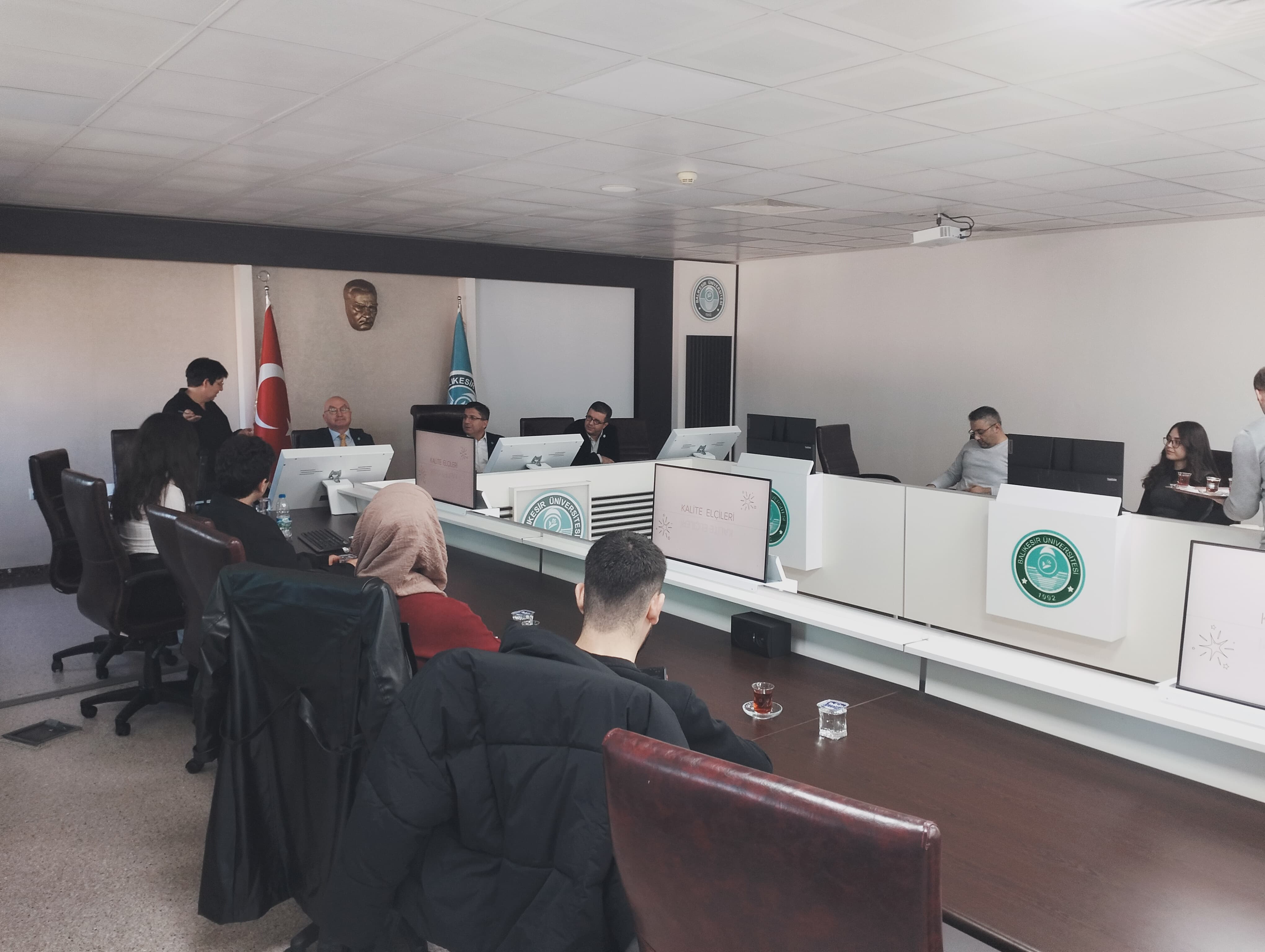 Rektörümüz Prof. Dr. Yücel OĞURLU, Akademik Birim Kalite Komisyonu Öğrenci Temsilcileriyle Bir Araya Geldi 5