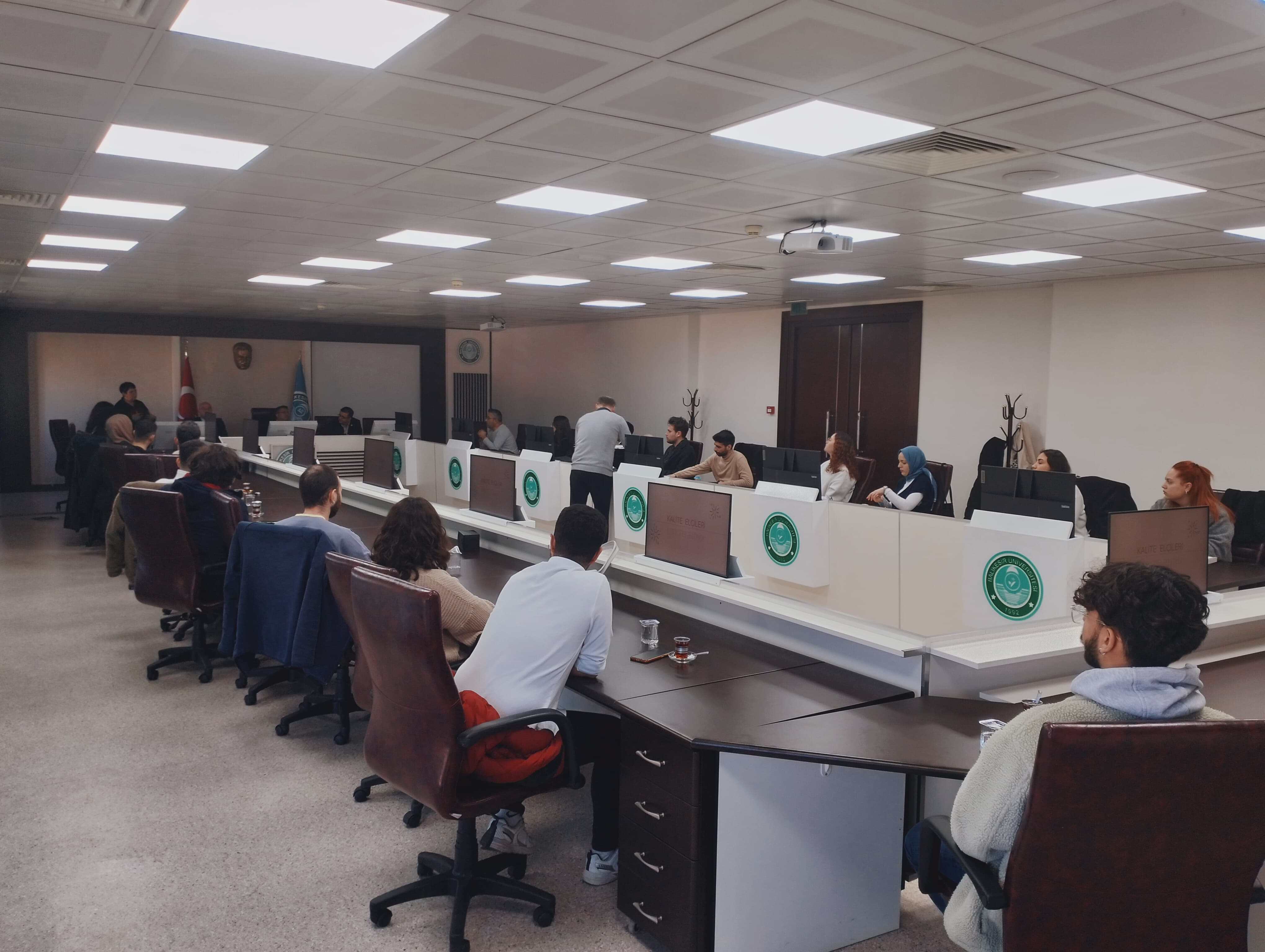 Rektörümüz Prof. Dr. Yücel OĞURLU, Akademik Birim Kalite Komisyonu Öğrenci Temsilcileriyle Bir Araya Geldi 6
