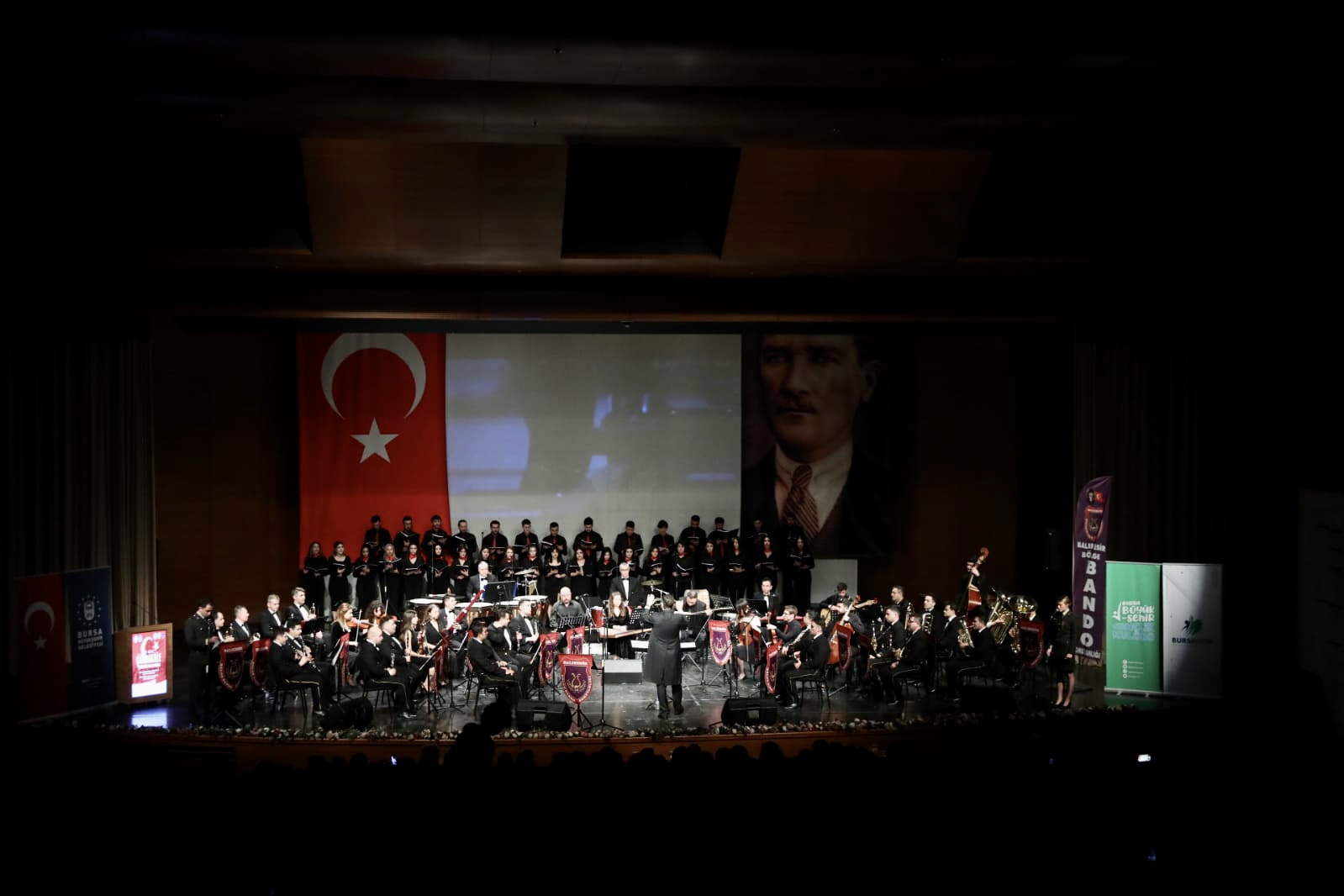 Anabilim Dalımız ile Bölge Bando Komutanlığı'ndan, Bursa Merinos AKKM'de "Şehitler Oratoryosu" 3