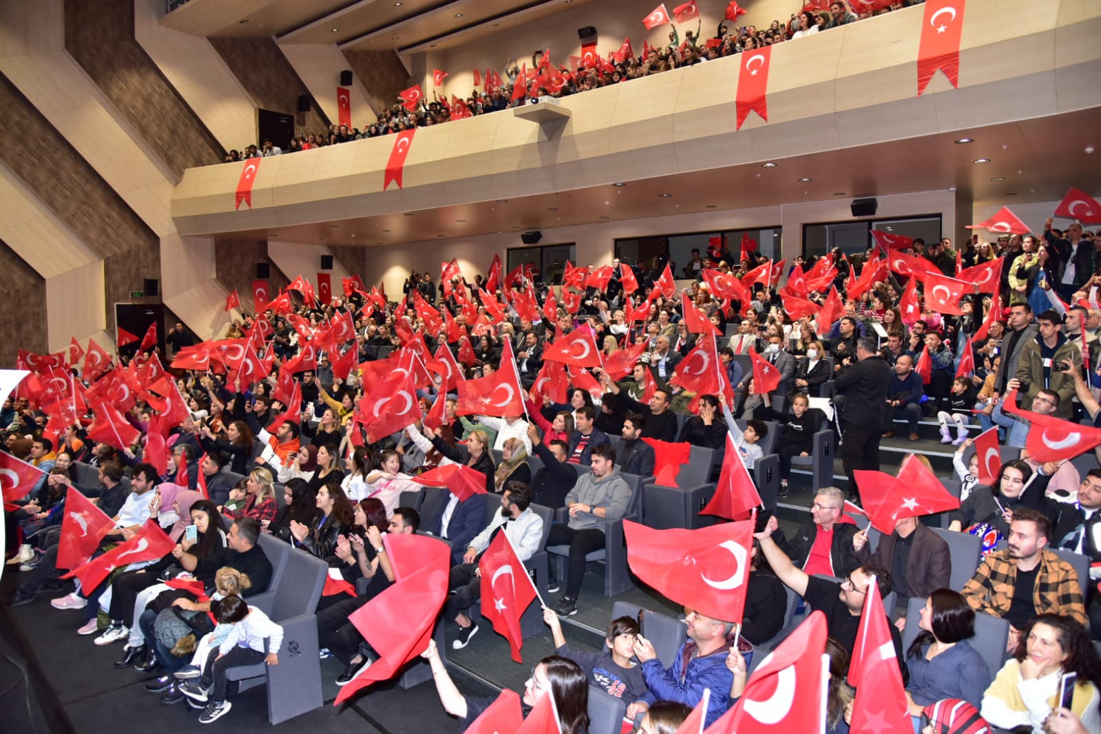 “Aramızdan Ayrılışının 84. Yılında Atatürk Oratoryosu” Sahnelendi 5