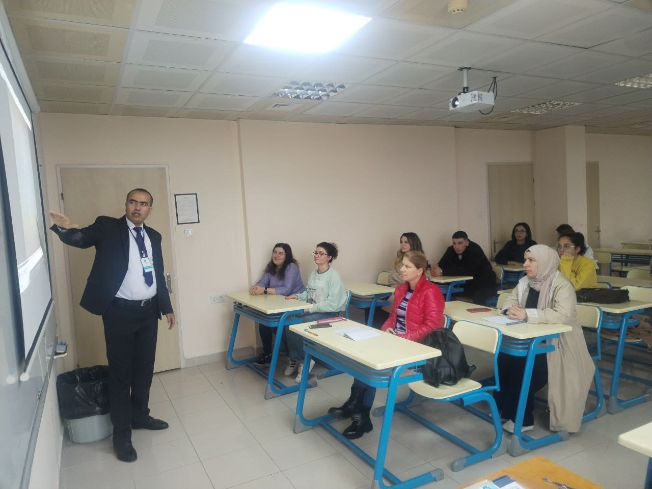 ÖZBEKİSTAN GÜLİSTAN DEVLET ÜNİVERSİTESİ AKADEMİSYENİNDEN BMYO YA ZİYARET 3
