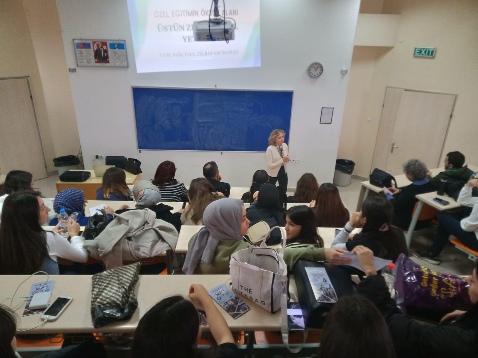 Balıkesir MYO Çocuk Gelişimi Programı tarafından Zihnilatif Derneği Yönetim Kurulu Başkanı Uzm. Psik.Danışman Zeliha KAHRAMAN’ın katılmış olduğu bir etkinlik gerçekleştirildi. 1