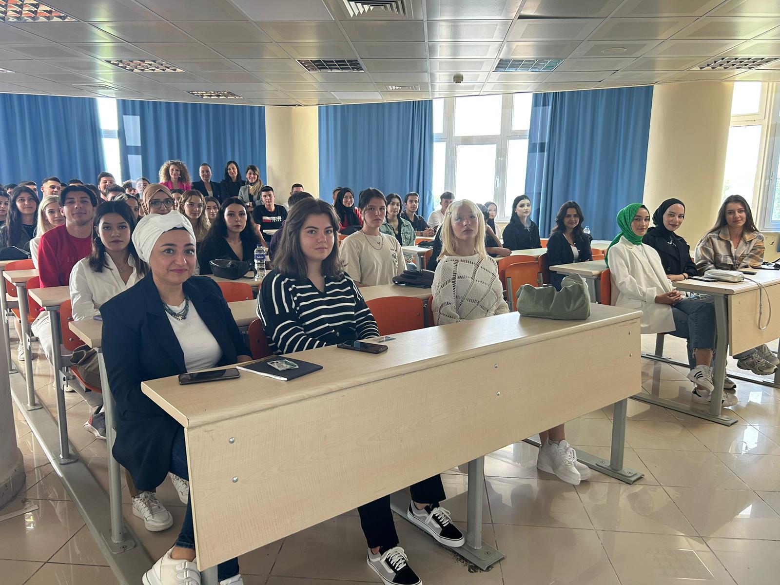 1.Sınıf Öğrencilerine Yönelik Oryantasyon Eğitimi Verilmiştir