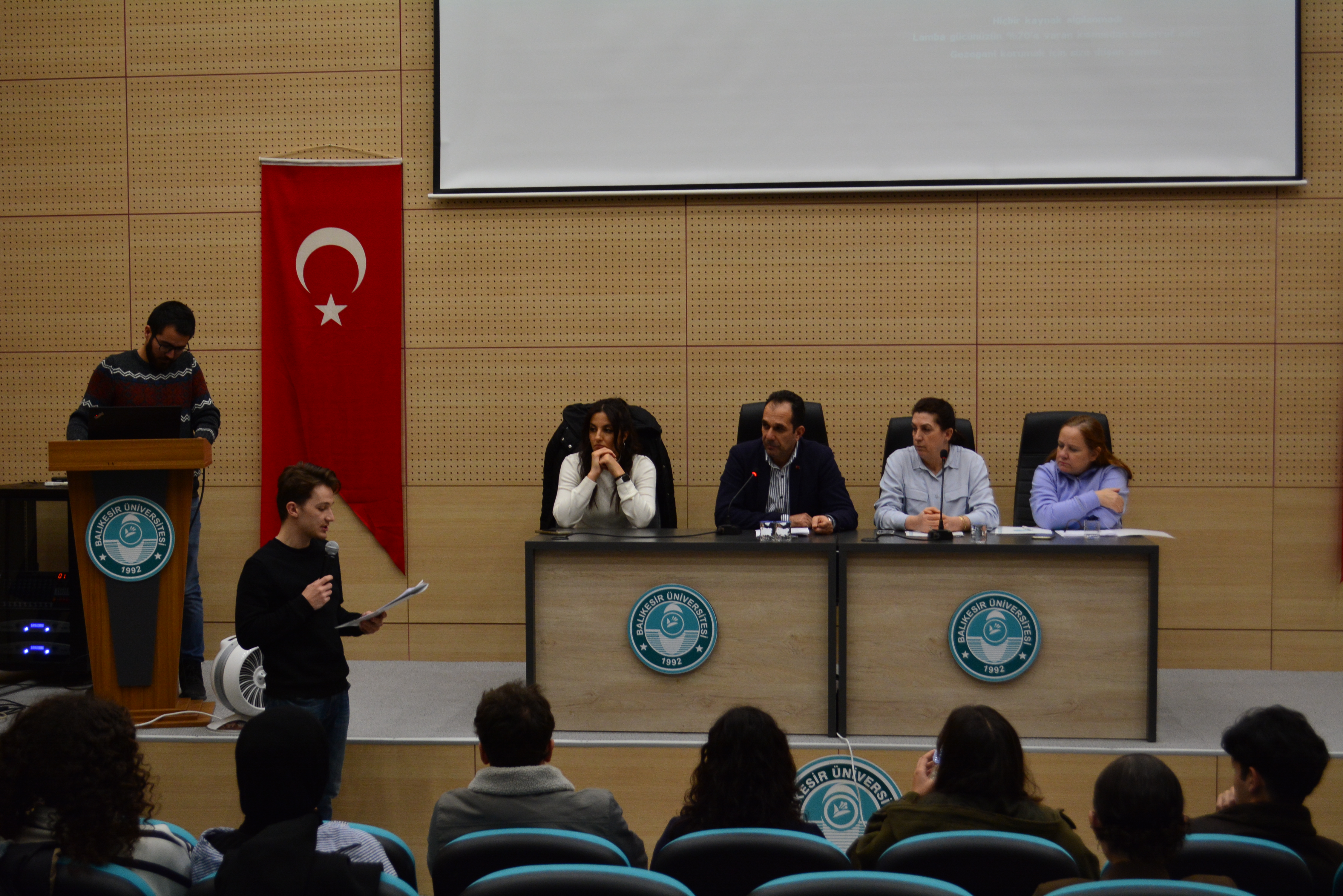 Öğrenci Toplulukları Kapasite Geliştirme Çalıştayı Atatürk Kültür ve Kongre Merkezinde  topluluk başkanlarının katılımı ile gerçekleştirildi. 2