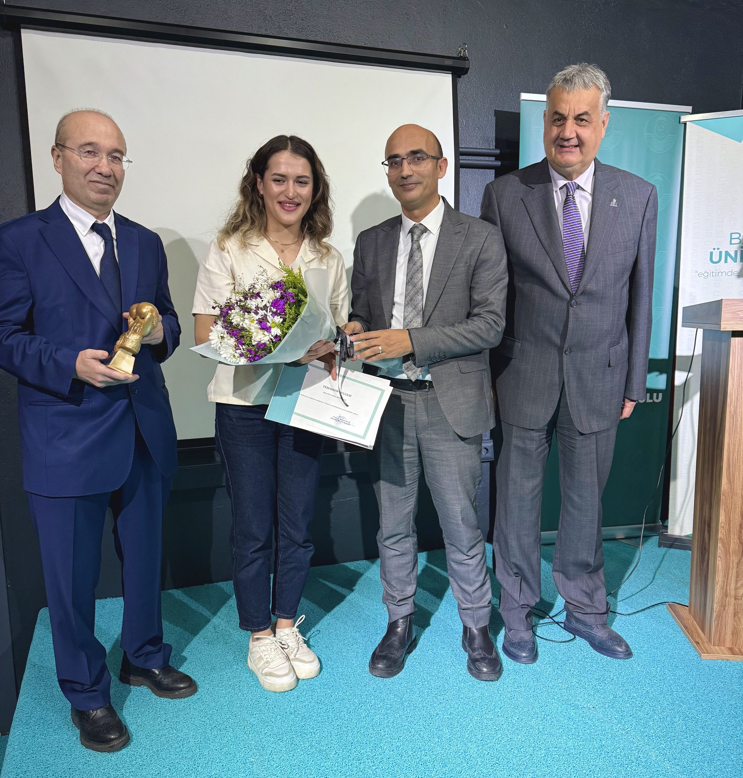 Milli Boksör Esra Yıldız Kahraman, Körfez Bölgesindeki BAÜN’lüler ile Buluştu 4