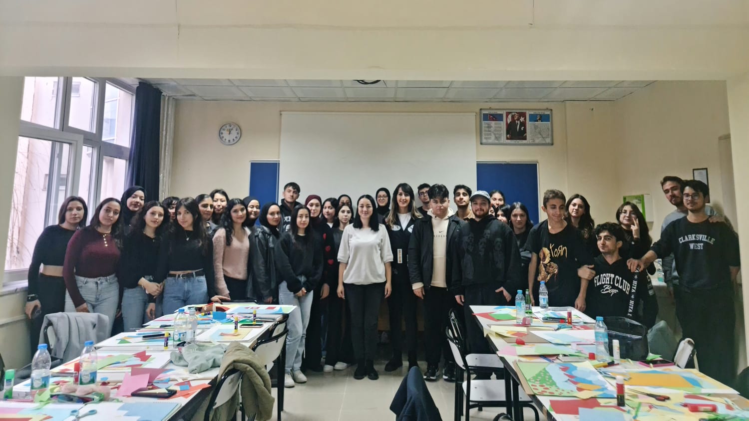 TASARIM BÖLÜMÜ GEOMETRİK FORMLARLA KOLAJ WORKSHOP ETKİNLİĞİ