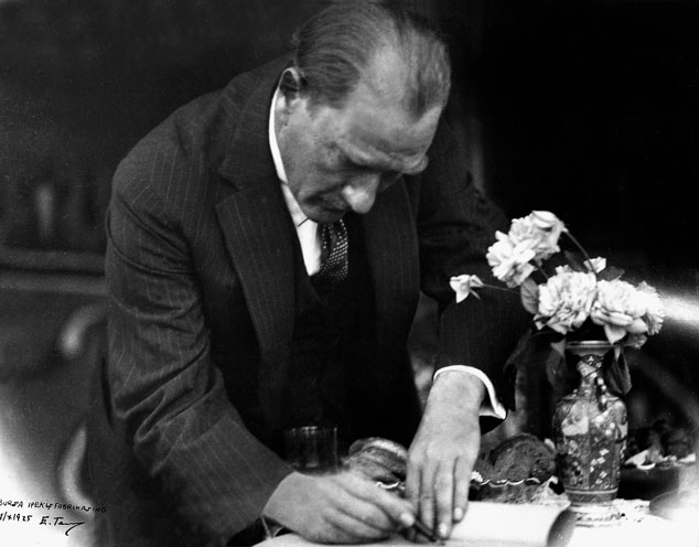 c1ffbd46d2430f73gunun-ataturk-sozu_411356 (1) (1).jpg