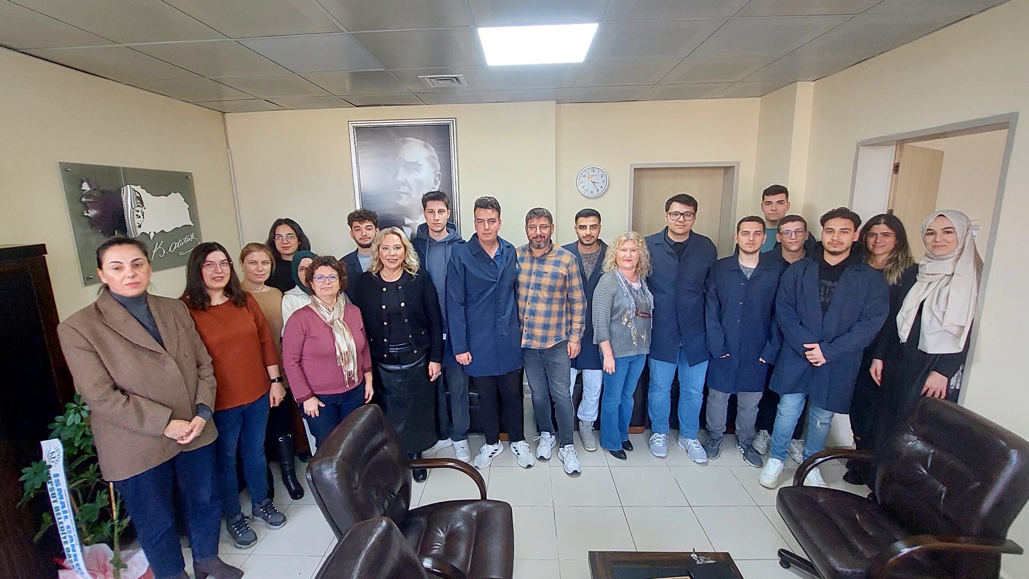 BALIKESİR MESLEK YÜKSEKOKULU TEKSTİL TEKNOLOJİSİ PROGRAMI ÖĞRENCİLERİ HAZIR GİYİM ÜRETİMİ DERSİ KAPSAMIN DA OTOMOTİV PROGRAMI İÇİN İŞ ÖNLÜĞÜ ÜRETİMİ YAPTI.