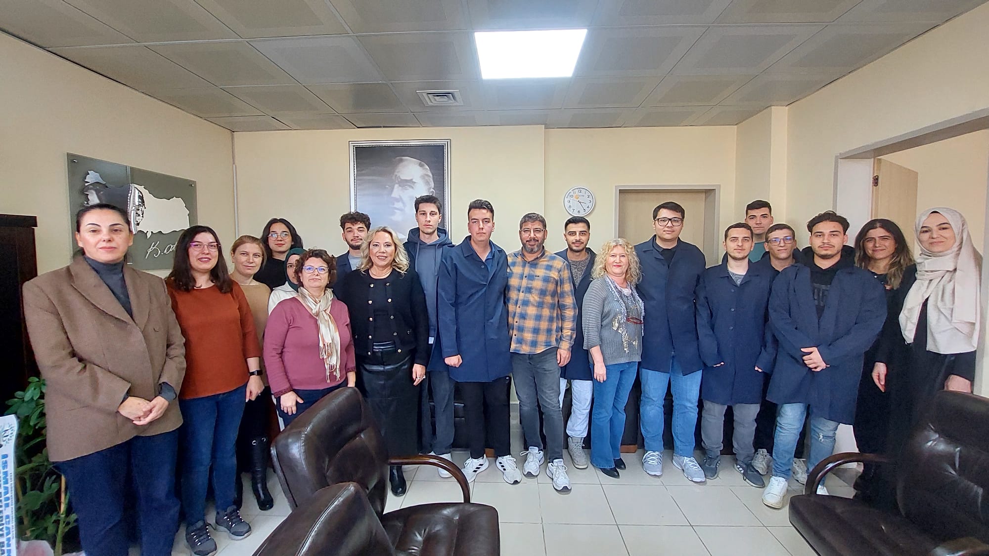 Balıkesir Meslek Yüksekokulu Tekstil Teknolojisi Programı öğrencileri Hazır Giyim Üretimi Dersi kapsamın da Otomotiv Programı için iş önlüğü üretimi yaptı. 2
