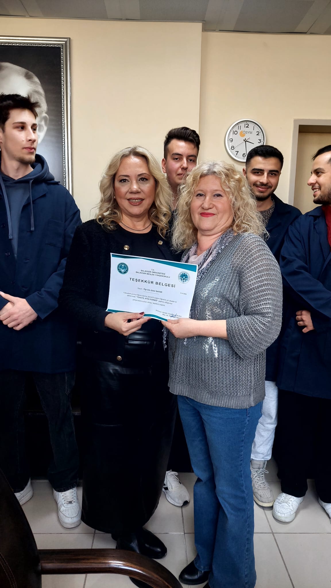Balıkesir Meslek Yüksekokulu Tekstil Teknolojisi Programı öğrencileri Hazır Giyim Üretimi Dersi kapsamın da Otomotiv Programı için iş önlüğü üretimi yaptı. 6