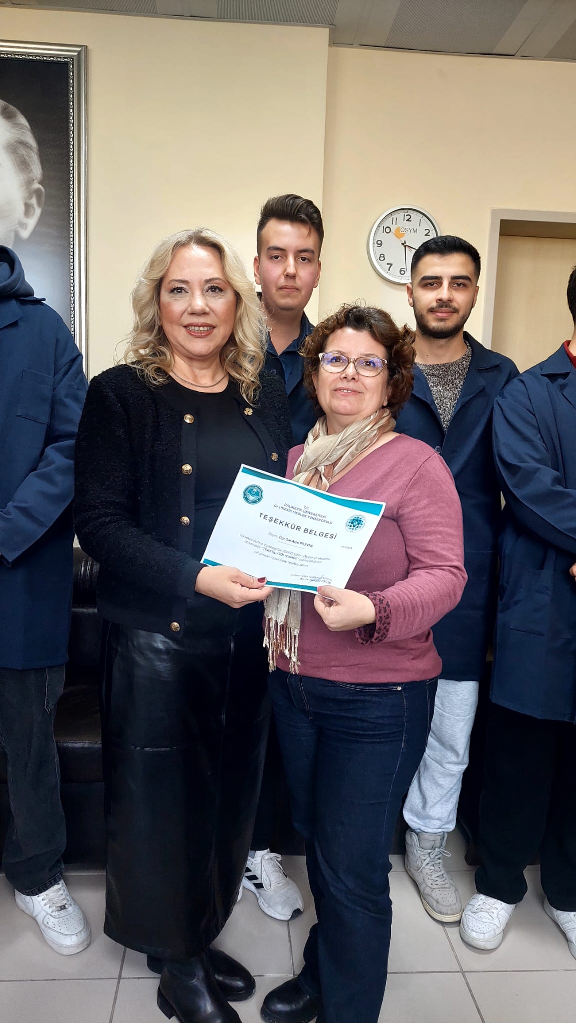 Balıkesir Meslek Yüksekokulu Tekstil Teknolojisi Programı öğrencileri Hazır Giyim Üretimi Dersi kapsamın da Otomotiv Programı için iş önlüğü üretimi yaptı. 7