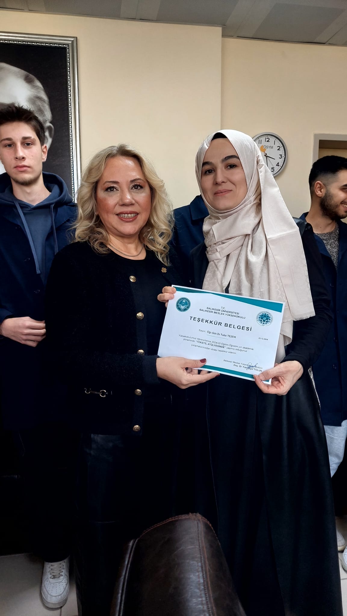 Balıkesir Meslek Yüksekokulu Tekstil Teknolojisi Programı öğrencileri Hazır Giyim Üretimi Dersi kapsamın da Otomotiv Programı için iş önlüğü üretimi yaptı. 8