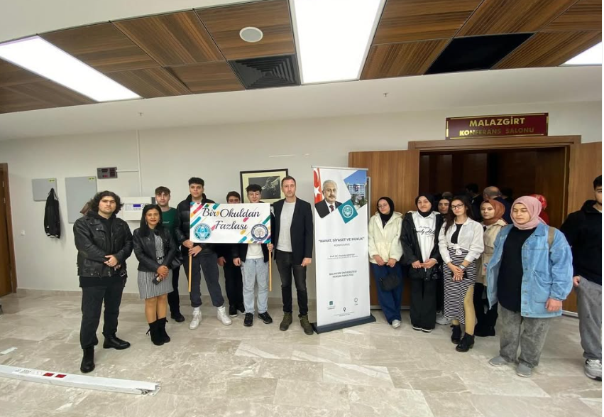 Kepsut Meslek Yüksekokulu öğrencilerimiz Üniversitemizin düzenlediği ‘Hayat, Siyaset ve Hukuk’ Konferansına katılım sağladı.