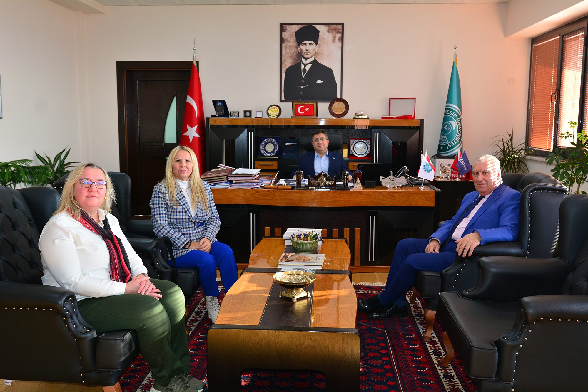 "CUMHURİYET'İN 100. YILINDA OSMANLI'DAN CUMHURİYET'E TARİHİ DEVAMLILIK" KONFERANSI