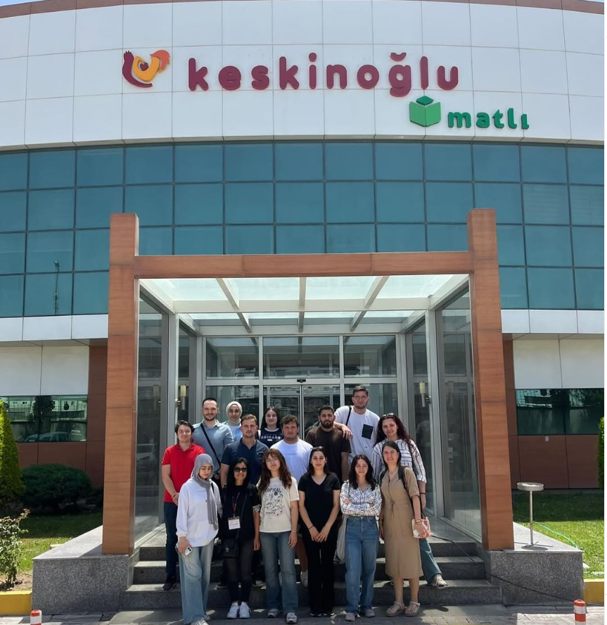 Kepsut MYO Veterinerlik bölümü Laborant ve Veteriner Sağlık Programı öğrencilerinin Akhisar Keskinoğlu Tavukçuluk Damızlık İşletmesine düzenlediği  teknik gezi