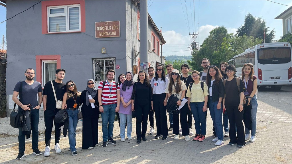 Fakültemiz Halk Sağlığı ile Deri ve Zührevi Hastalıklar Anabilim Dalları tarafından koordineli biçimde uyuz hakkında bilgi, tutum, davranış araştırması ve uyuz taraması gerçekleştirdi. 4