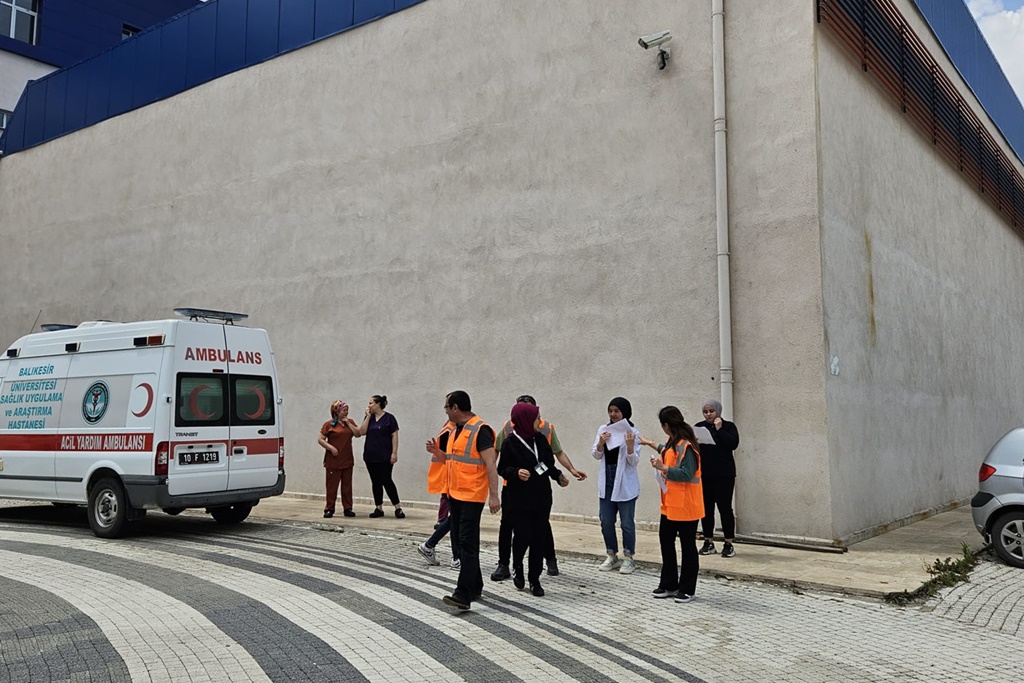 Fakültemiz Yangın Eğitimi ve Tatbikatı gerçekleştirdi 4