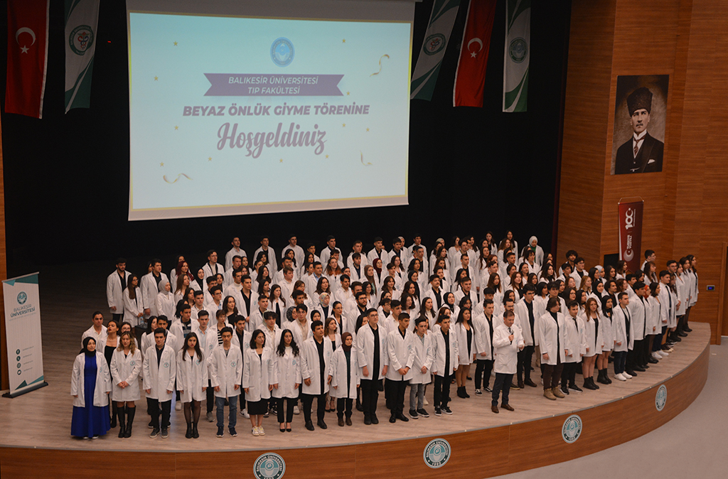 Fakültemiz Beyaz Önlük Giyme Töreninden Renkli Kareler 15