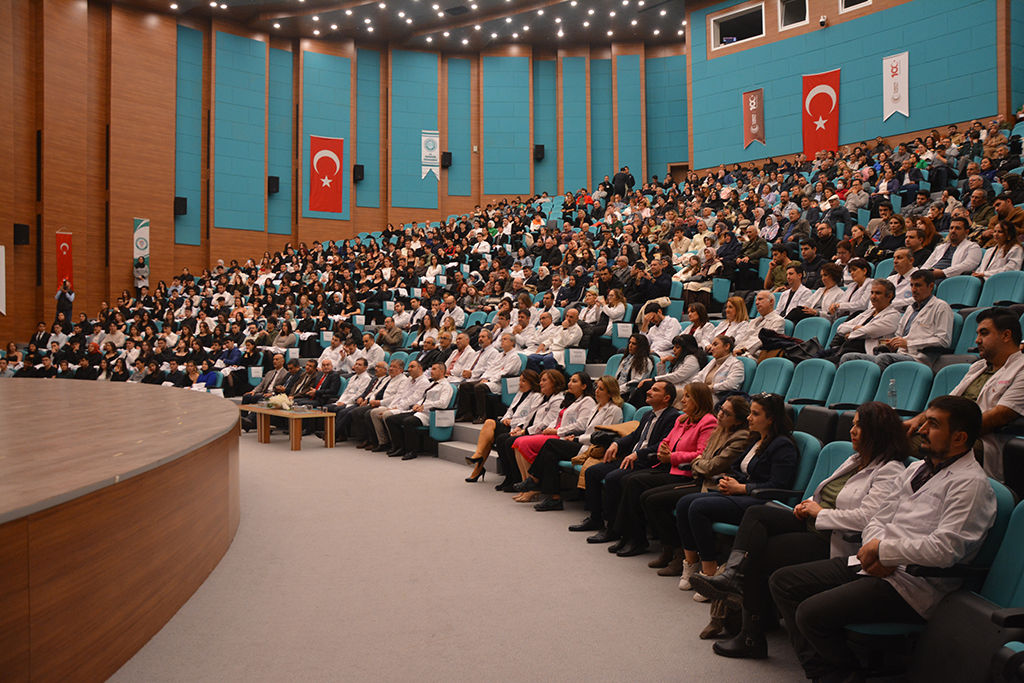 Fakültemiz Beyaz Önlük Giyme Töreninden Renkli Kareler 13