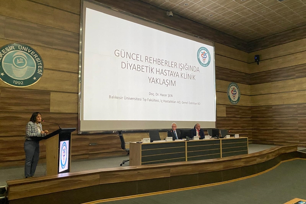 Fakültemiz İç Hastalıkları Anabilim Dalı Mezuniyet Sonrası Eğitim Sempozyumu 04.05.2024 tarihinde Fakültemiz Fırat Yılmaz Çakıroğlu Konferans Salonunda gerçekleştirildi. 4