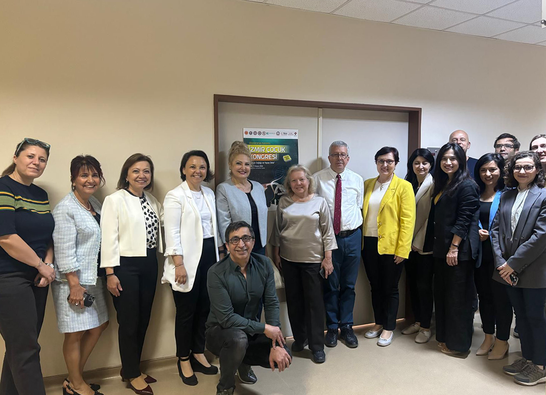 Fakültemiz Çocuk Sağlığı ve Hastalıkları Anabilim Dalı Öğretim Üyesi Doç.Dr. Hilal Aydın, İzmir’de düzenlenen İzmir Çocuk Kongresinde Fakültemizi temsil etti. 1
