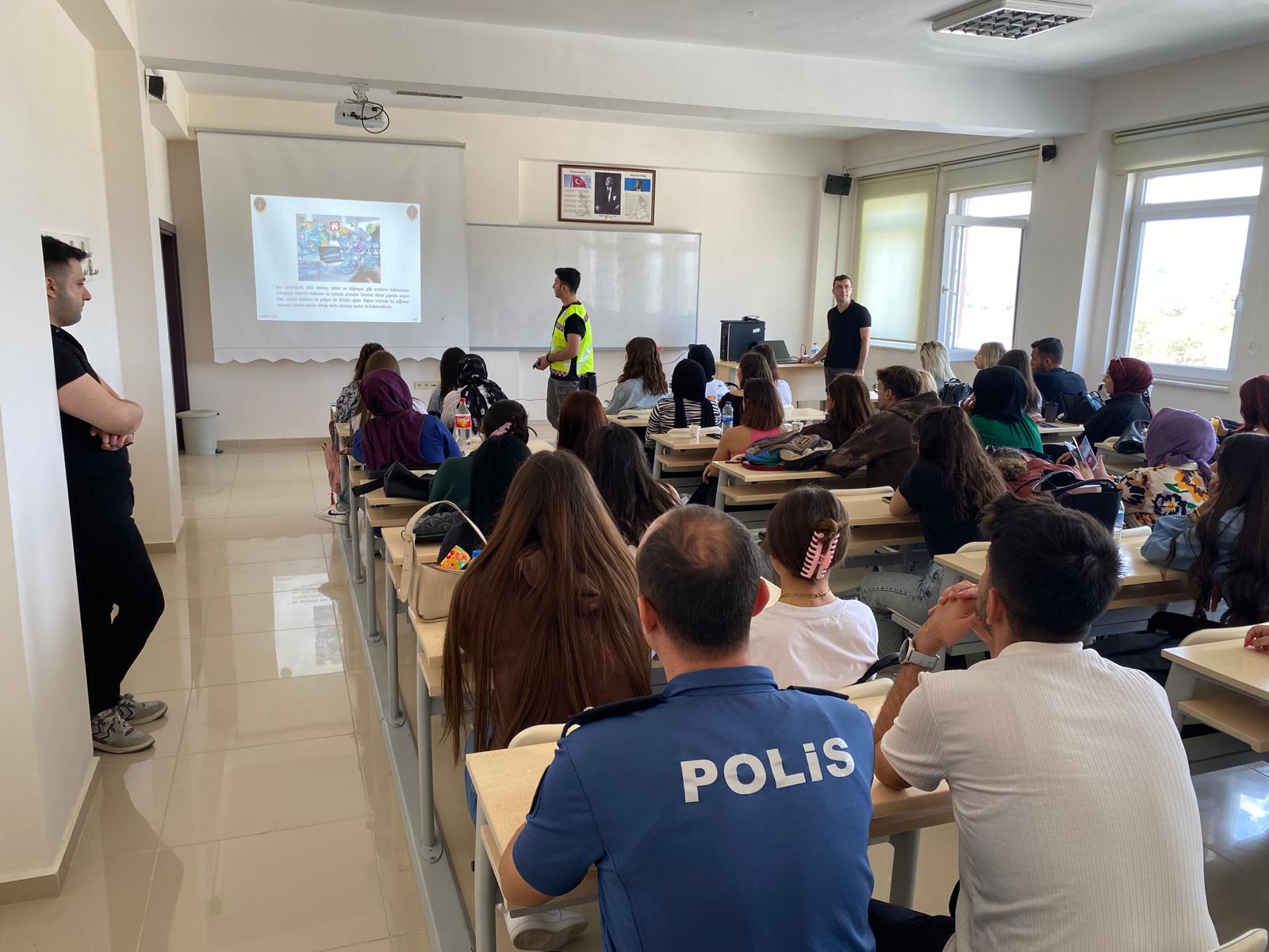 Meslek Yüksekokulumuz öğrencilerine "NarkoRehber Gençlik Modülü" ve "Siber Suçlarla Mücadele ve Siber Zorbalık" eğitimi verildi. 5