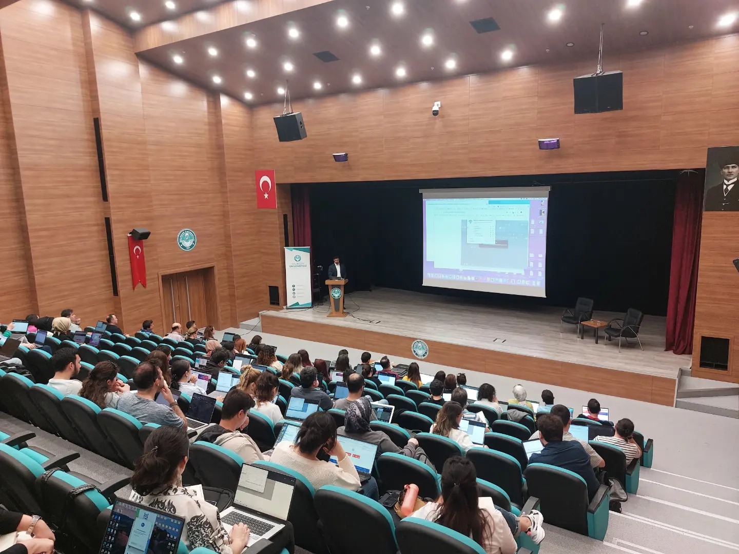MAXQDA ile Yapay Zekâ Destekli Nitel Veri Analizi Konulu Seminer Gerçekleştirildi