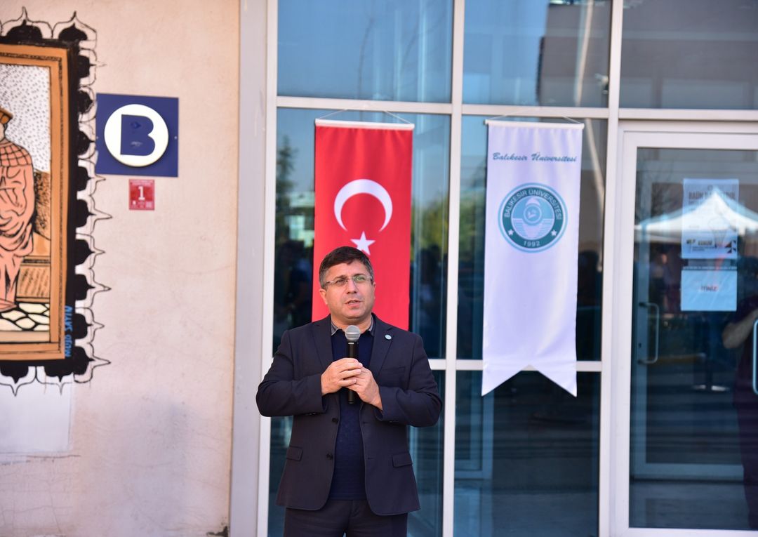 Balıkesir Üniversitesi Tıp Fakültesi Duvarları, Bilim ve Sanatın Buluşma Noktası Oldu 4