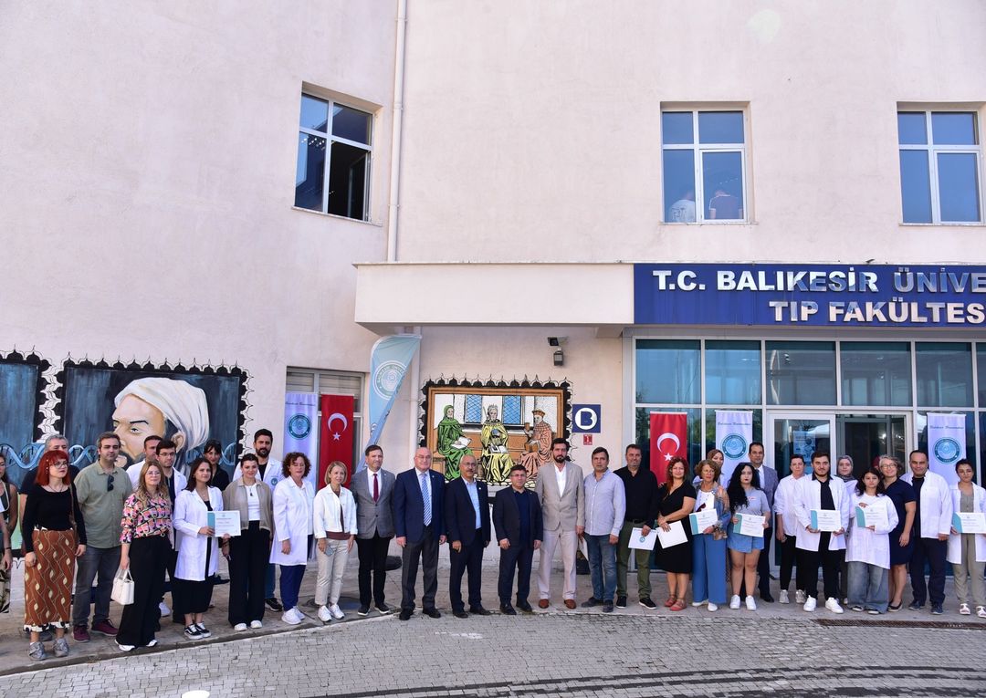 Balıkesir Üniversitesi Tıp Fakültesi Duvarları, Bilim ve Sanatın Buluşma Noktası Oldu 10
