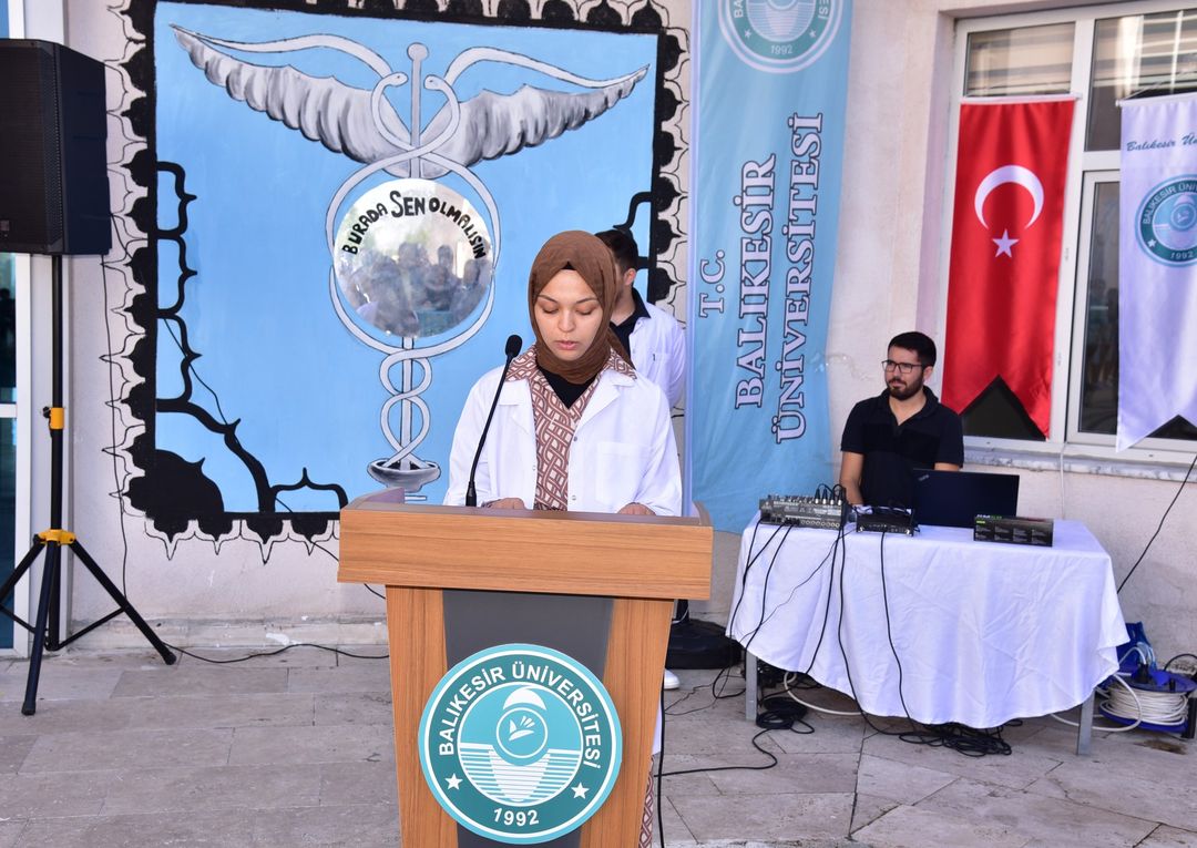 Balıkesir Üniversitesi Tıp Fakültesi Duvarları, Bilim ve Sanatın Buluşma Noktası Oldu 3