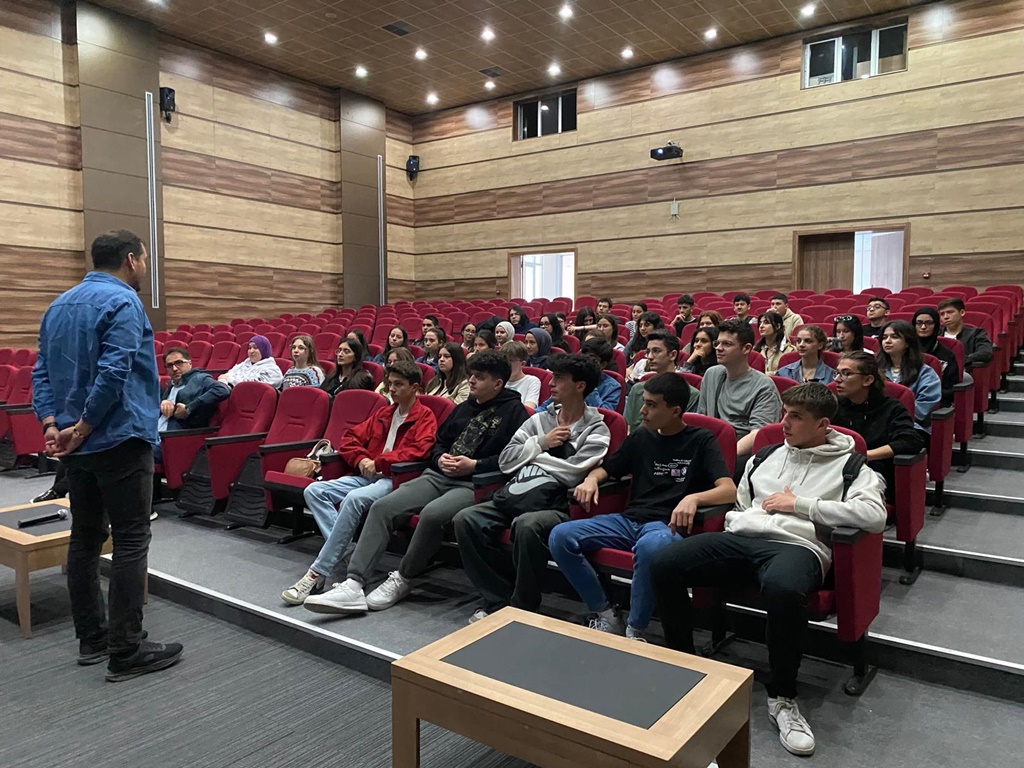 Adnan Menderes Anadolu Lisesi Öğrencileri tarafından Fakültemize tanıtım gezisi düzenlendi