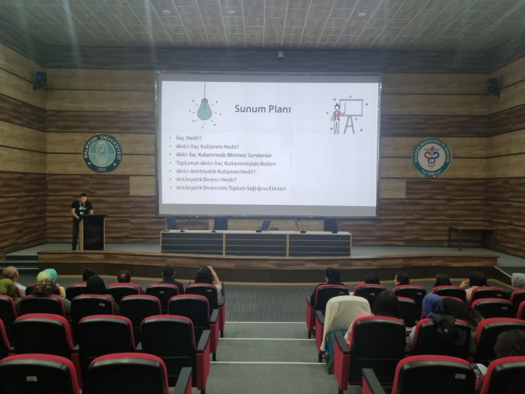 Fakültemiz Personeli ve Öğrencilerine Akılcı İlaç Kullanımı Eğitimi verildi