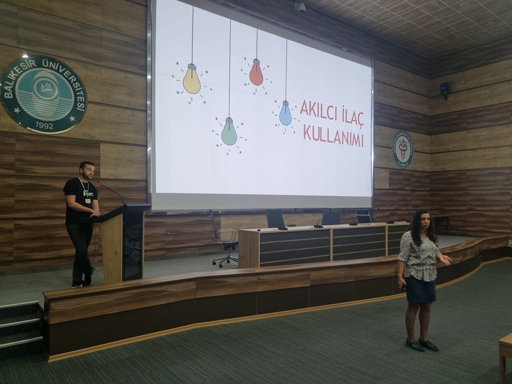 Fakültemiz Personeli ve Öğrencilerine Akılcı İlaç Kullanımı Eğitimi verildi 2