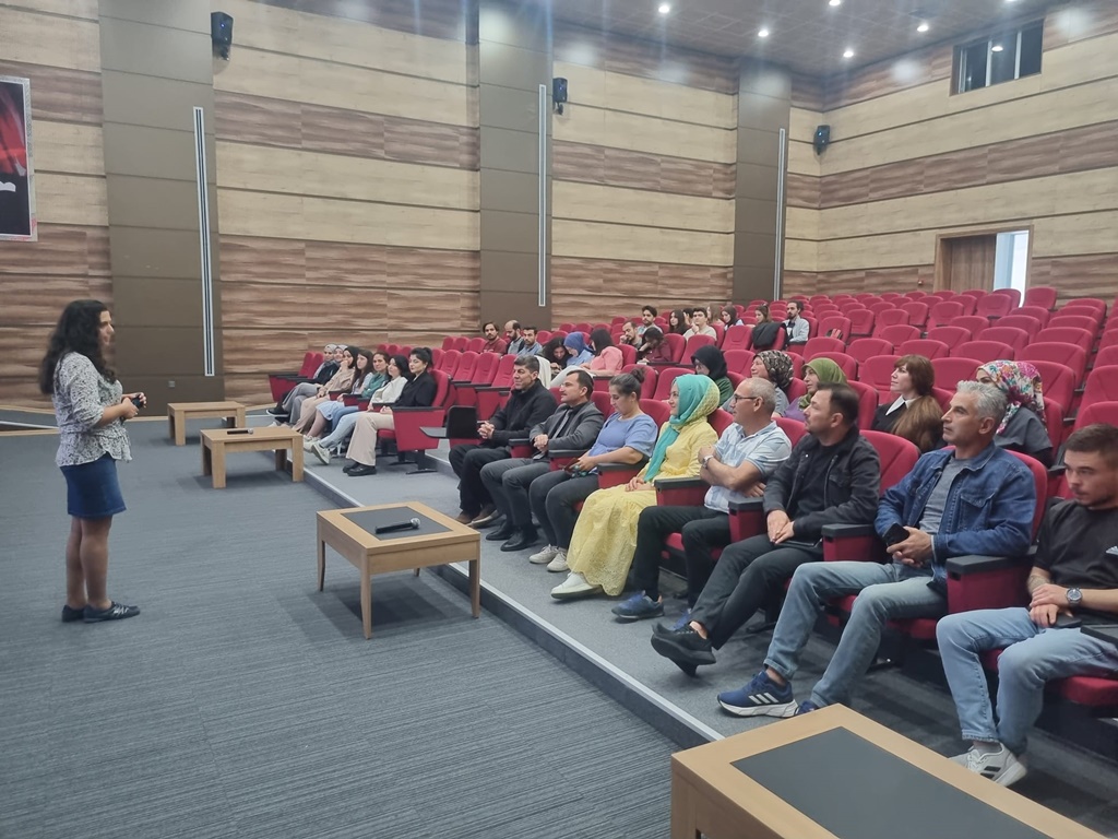Fakültemiz Personeli ve Öğrencilerine Akılcı İlaç Kullanımı Eğitimi verildi 4
