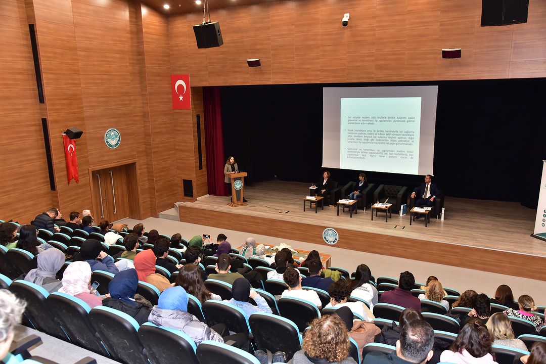 Üniversitemizde Geleneksel ve Tamamlayıcı Tıp Uygulamaları Paneli Düzenlendi 4