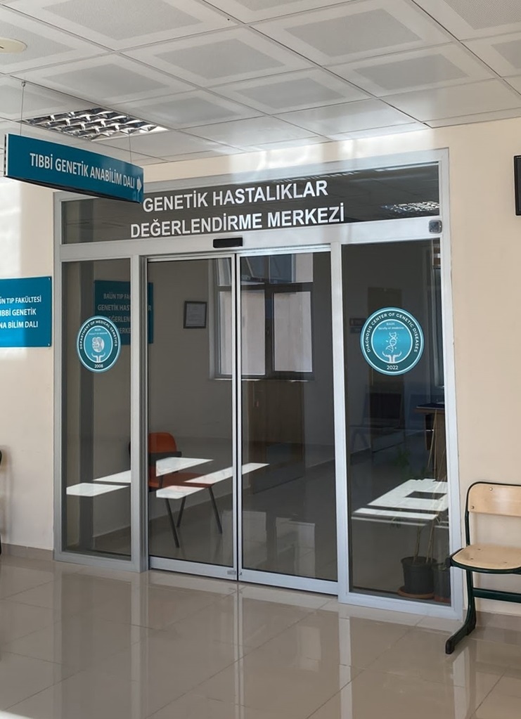 Fakültemiz Tıbbi Genetik Anabilim Dalı Başkanlığı bünyesinde bulunan Genetik Hastalıklar Değerlendirme Merkezi tüm denetimleri başarıyla geçti