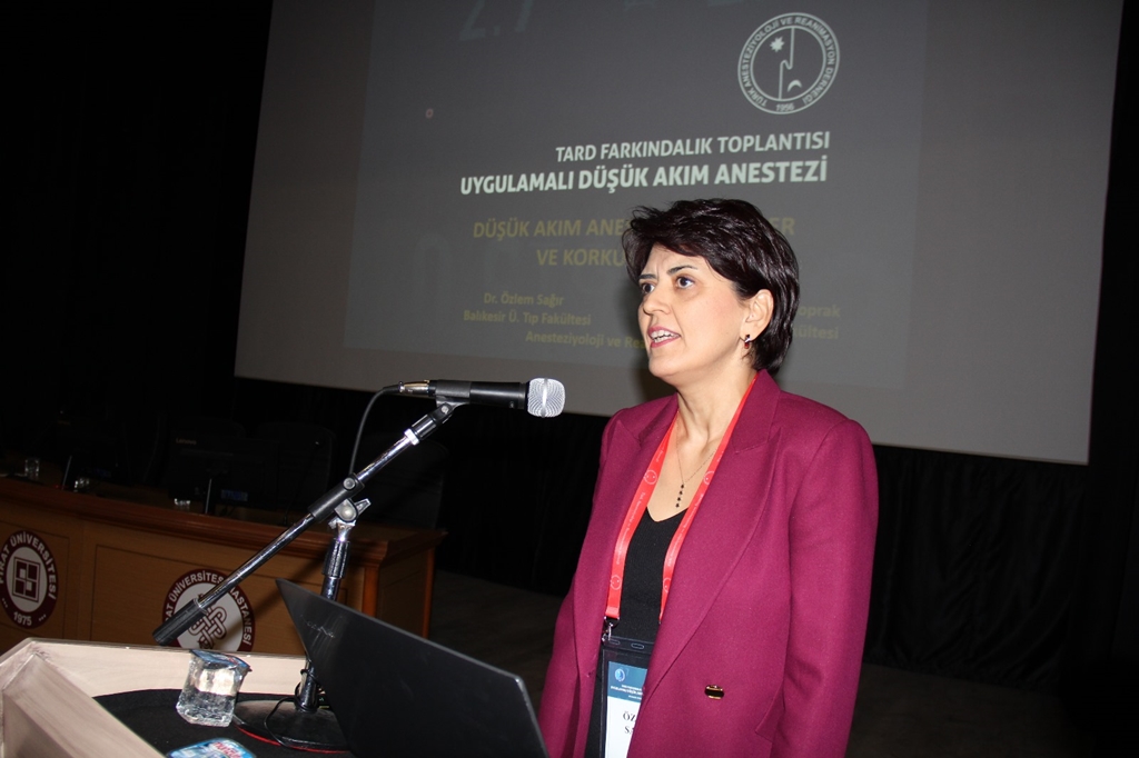 Fakültemiz Öğretim Üyeleri Prof. Dr. Özlem Sağır ile Dr. Öğr. Üyesi Fatih Ugün, 27. TARD Farkındalık Toplantısı Uygulamalı Düşük Akım Anestezi Kursu’nda eğitimci olarak Fakültemizi gururla temsil etti 2