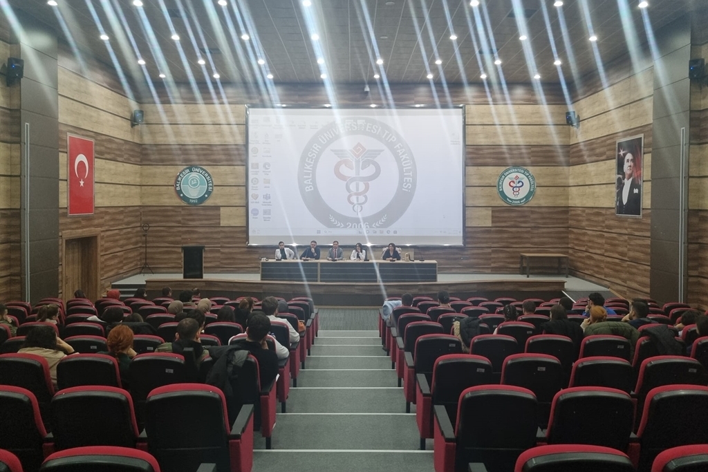 Dekan-Öğrenci buluşmalarının ilki niteliğindeki buluşma bugün Fakültemiz Dönem-6 öğrencileriyle gerçekleştirildi.