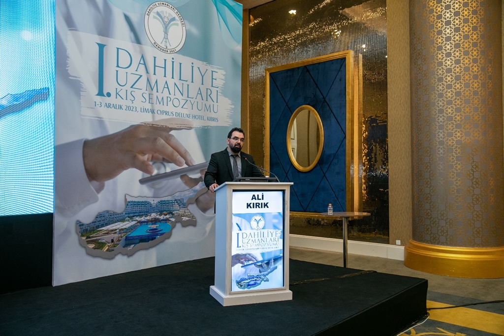 Fakültemiz Öğretim Üyesi Dr. Öğr. Üyesi Ali Kırık  1. Dahiliye Uzmanları Kış Sempozyumu'nda Fakültemizi gururla temsil etti 1