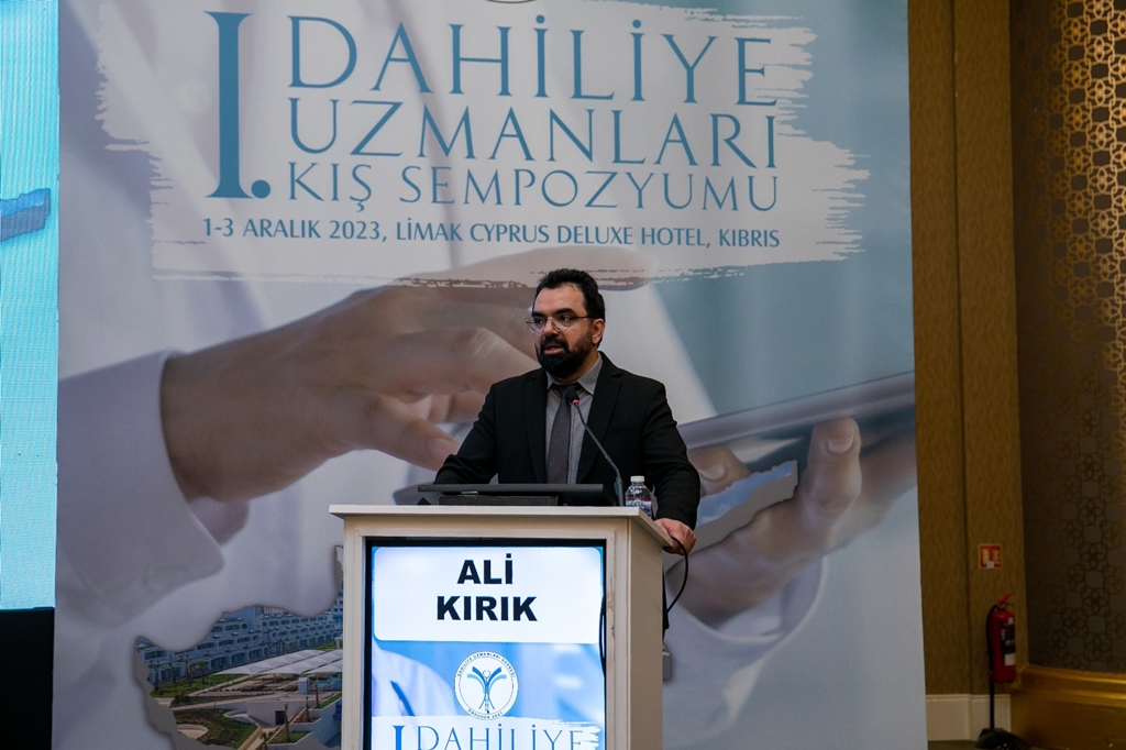 Fakültemiz Öğretim Üyesi Dr. Öğr. Üyesi Ali Kırık  1. Dahiliye Uzmanları Kış Sempozyumu'nda Fakültemizi gururla temsil etti 2