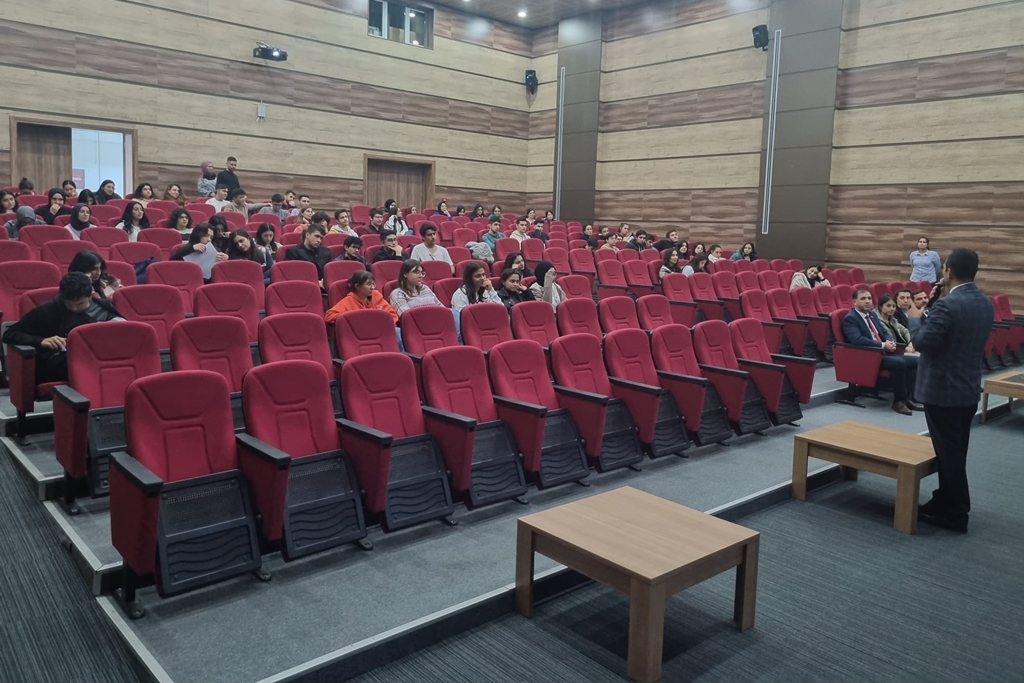 Üniversitemiz Sağlık Kültür Spor Daire Başkanlığı tarafından Fakültemiz Dönem-1 ve Dönem-2 öğrencilerine yönelik kulüp ve etkinlik tanıtımı yapıldı 3