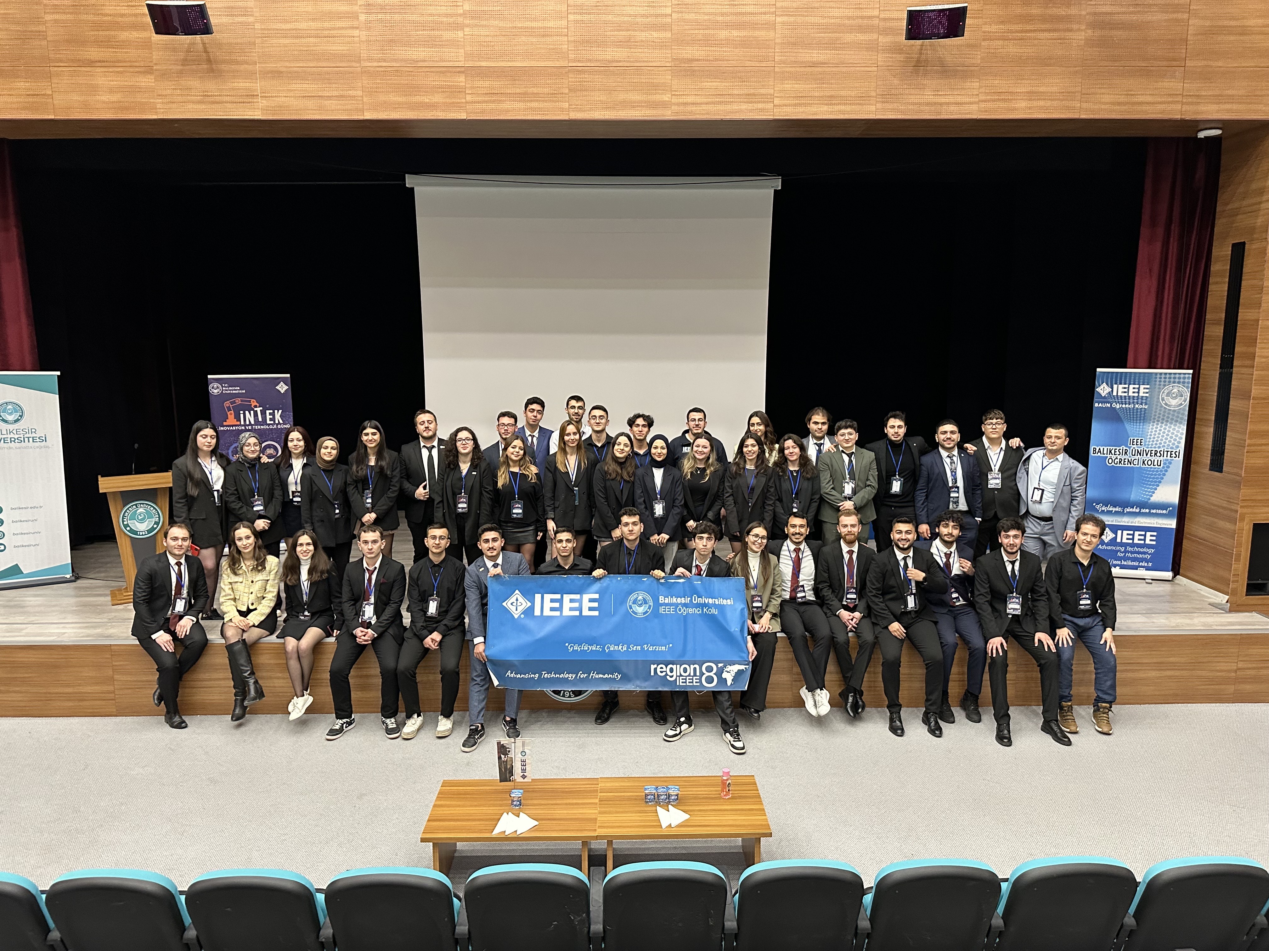 Uluslararası Elektrik Elektronik Mühendislik Topluluğu (IEEE) öğrencileri 8.İnovasyon ve Teknoloji Günü’nü (İNTEK’24) gerçekleştirdi.