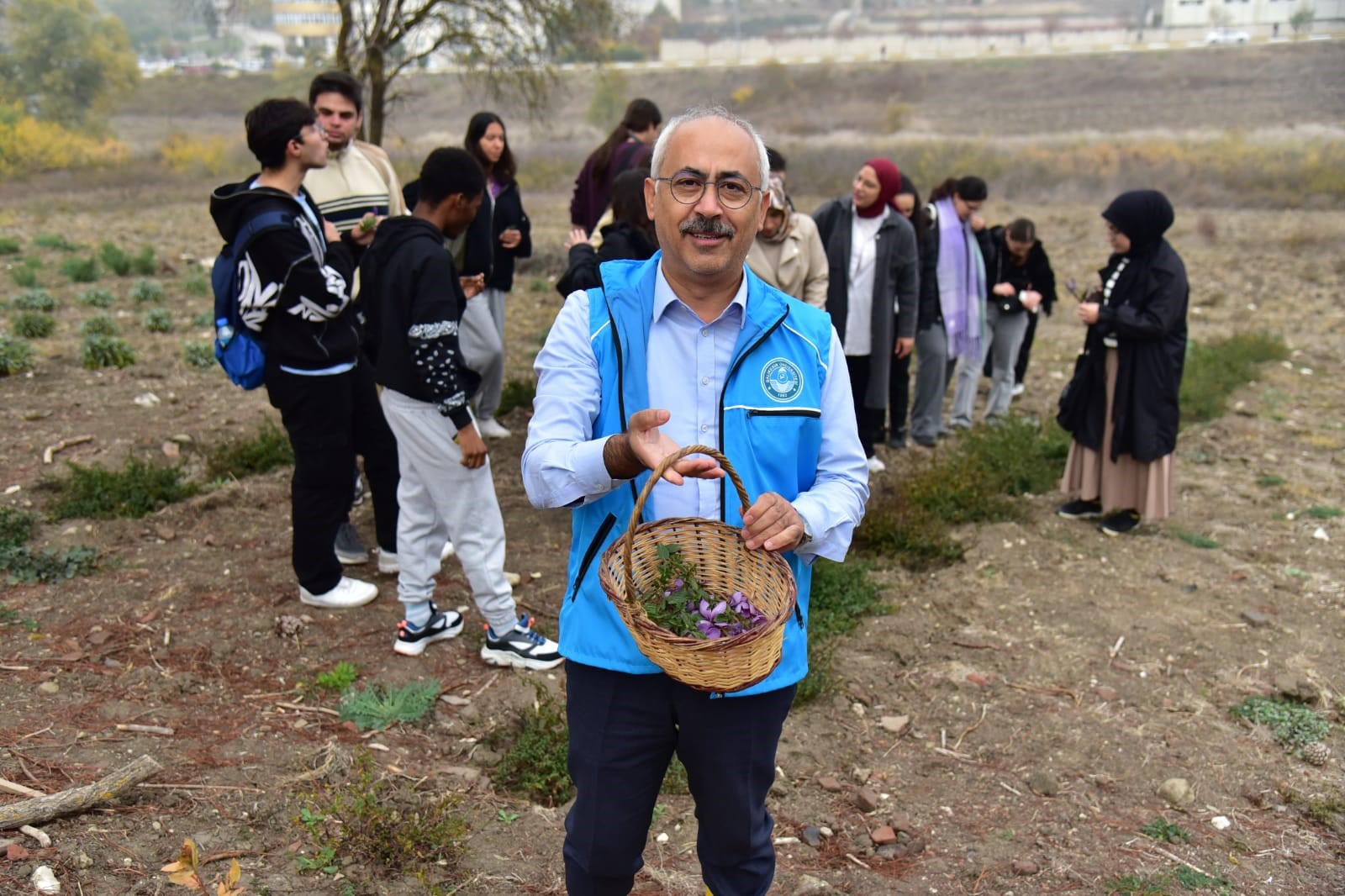 BAÜN Botanik Bahçesinde İlk Safran Hasadı: Öğrencilerle Birlikte Tarihi An 2