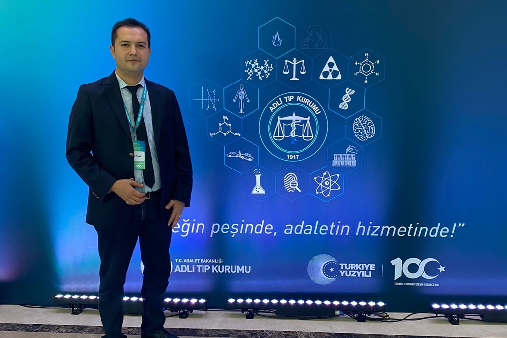 Fakültemiz Öğretim Üyesi Dr. Öğr. Üyesi Samet Kıyak Uluslararası katılımlı 18. Adli Tıp Günleri'nde Fakültemizi temsil etti 2
